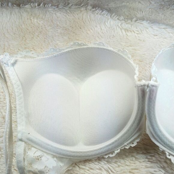 Deep Plunge Lace Push Up Bra with Extra Built in Padding. Size 38D. White....... - Picture 5 of 10